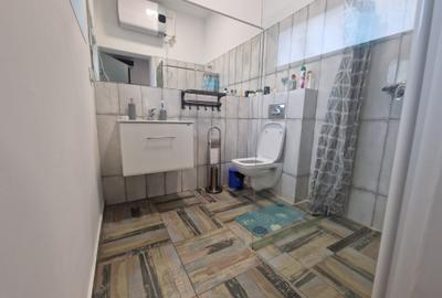 Mamaia Sat - Garsoniera mobilata-utilata,  etaj 1, bloc stradal la Blvd Mamaia - 11