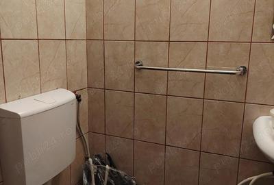 Spațiu comercial, de 18 mp, în Central - 4