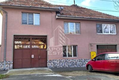 Casă individuală cu 12 camere în Pârneava
