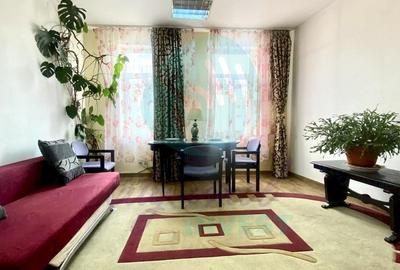 Apartament cu 5 camere semidecomandat, mobilat în Dacia