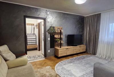 Apartament 2 camere renovat, mobilat, zona Cosbuc – Tribunal, etaj 6 - 10