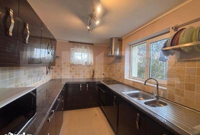 Casă cu 3 camere cu Teren 1300 Mp în Aninoasa