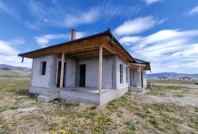 Casă individuală cu 4 camere cu Canalizare în Lăzarea - 3