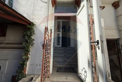 Casă cu 8 camere cu Canalizare în Gara de Nord - 2