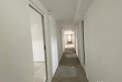 Spațiu comercial, de 1,000 mp, în Central - 8