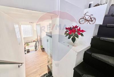 Casă cu 12 camere cu Teren 247 Mp în Decebal - 28