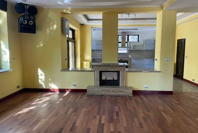 Casă cu 5 camere cu Teren 652 Mp în Sisești - 12