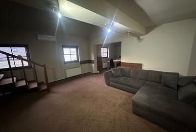 Apartament cu 4 camere semidecomandat în P-ța Unirii