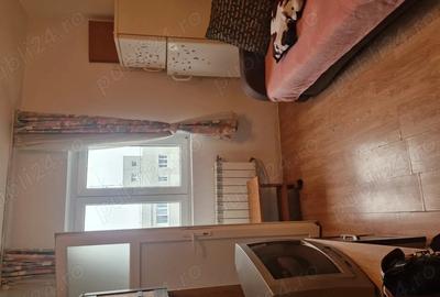 Garsonieră decomandată în Titan