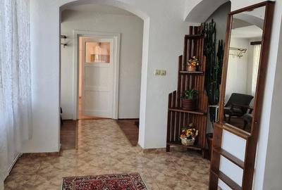 Apartament cu 4 camere decomandat în Central - 1