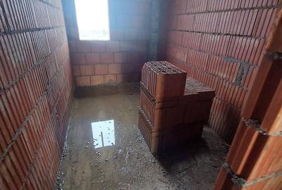 Casă individuală cu 4 camere cu Canalizare în Pantelimon - 21