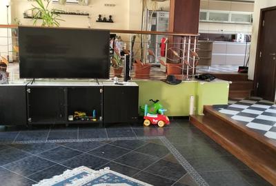 Casă cu 7 camere cu Canalizare în Voluntari