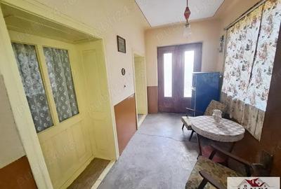 Casa de vanzare in Ghirbom - Berghin- 3800 mp teren - 4