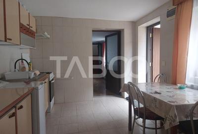 Casa in zona centrala 5 camere 2 bucatarii 3 bai curte comuna Cisnadie - 14