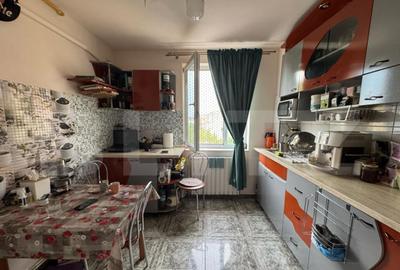 Apartament de vanzare, cu 3 camere decomandat, 61 mp, zona P - 2