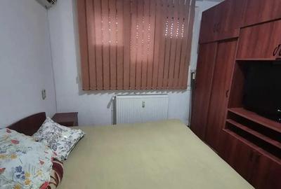 Apartament cu 3 camere decomandat în Berceni