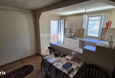 Casă cu 3 camere cu Teren 1100 Mp în Central