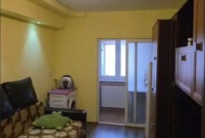 Garsonieră decomandată în Traian - 2