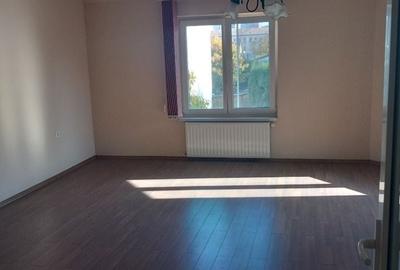 Casă cu 4 camere în Central - 6