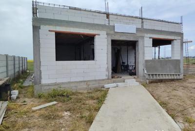 Casă cu 3 camere cu Teren 400 Mp în Central - 2