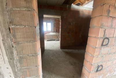 Casă cu 4 camere cu Teren 1600 Mp în Central - 5