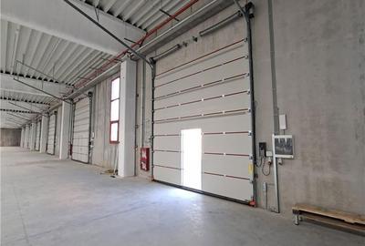 Spațiu comercial, de 900 mp, în Central - 4