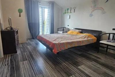 Casă cu 5 camere cu Teren 1300 Mp în Malu Mare - 2