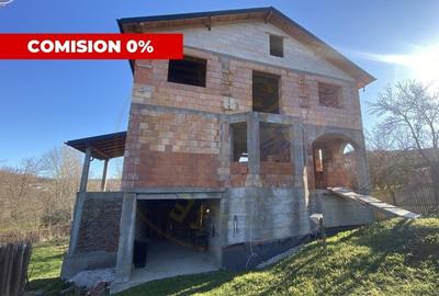 Casă individuală cu 4 camere în Ștefănești