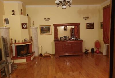 Casă cu 4 camere cu Teren 461 Mp în Central - 8