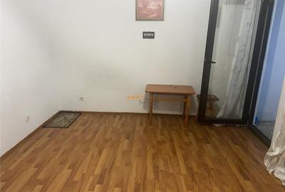 Garsoniera de , zona Spitalul Judetean Focsani , 28 mp , de - 18