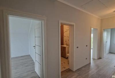 Casă cu 4 camere cu Teren 274 Mp în Remetea Mare - 14