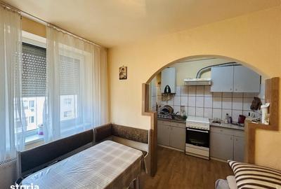Apartament cu 3 camere semidecomandat în Cedonia