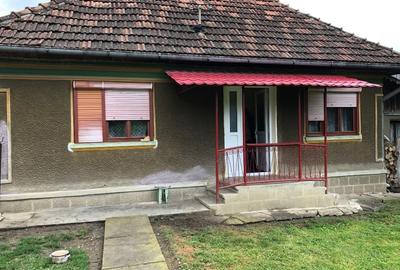 Vand casa cu etaj, dependinte si anexe gospodaresti - 9