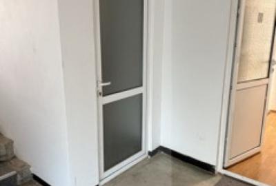 Spațiu comercial, de 300 mp, în Central - 8
