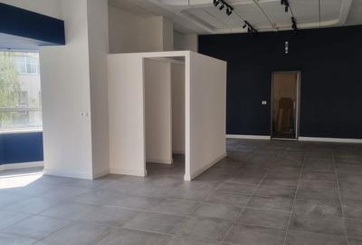 Spațiu comercial, de 200 mp, în Central - 4