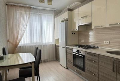 Apartament cu 2 camere decomandat în Titan