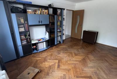 Spațiu comercial, de 45 mp, în Central - 4