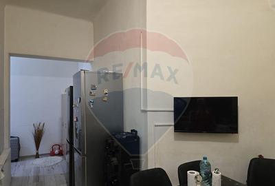 Apartament cu 3 camere decomandat în Central - 8