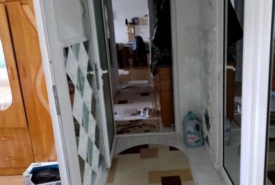 Apartament cu 3 camere decomandat în Călărași - 2