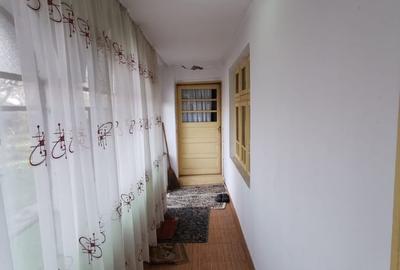 Casă cu 5 camere cu Teren 1000 Mp în Central