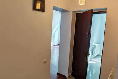 Casă cu 9 camere cu Canalizare în P-ța Romană - 12