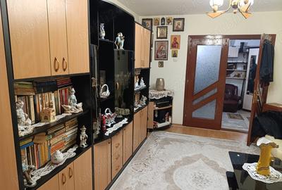 Apartament cu 3 camere decomandat în Dărmănești