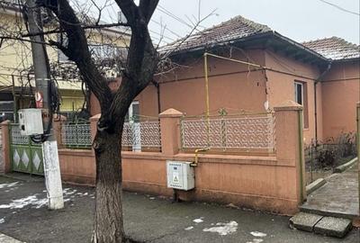 Casă cu 3 camere cu Canalizare în Central - 5