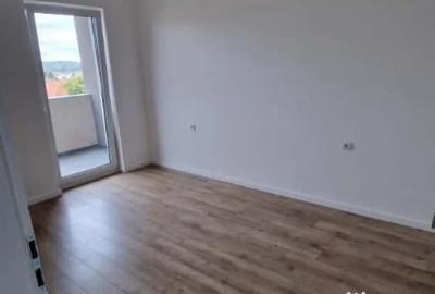 Apartament cu 2 camere decomandat în Vest - 2