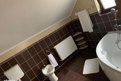 Casă cu 4 camere cu Teren 550 Mp în Central