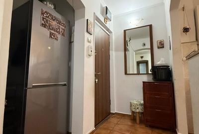 Apartament cu 2 camere semidecomandat, mobilat în Central