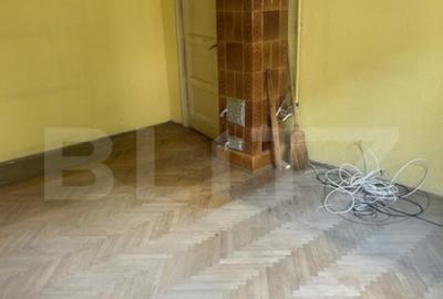Apartament 2 camere, necesita renovare, zona Centrala, str. - 2