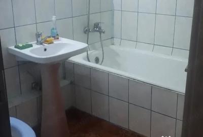 Apartament cu 2 camere semidecomandat în Păcii