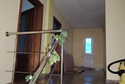 Casă cu 4 camere cu Teren 290 Mp în Central - 3