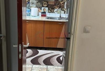 Apartament cu 3 camere decomandat în Berceni
